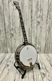 Deering Sierra Maple 5 String Banjo with Case - Commission Sale