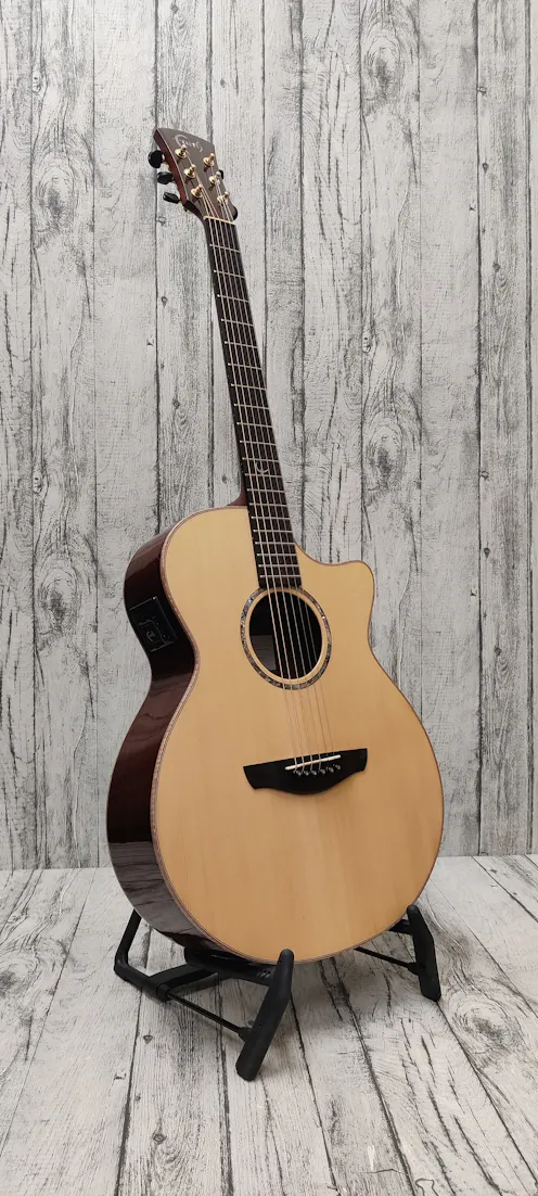 Faith FVHG Venus Concert Hi-Gloss Acoustic Guitar With Hardshell Case - Commission Sale